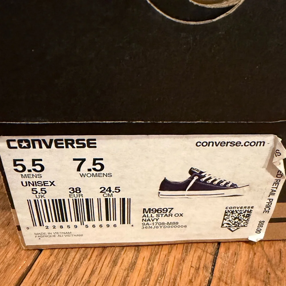 Converse Navy and White Allstar Unisex Sneakers. 7.5 women’s 5.5 mens New In Box - Picture 2 of 5